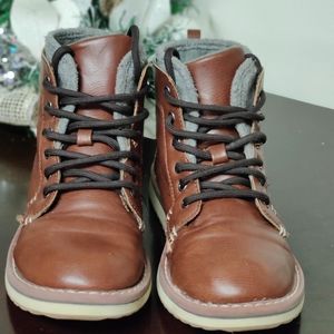 Boys boots